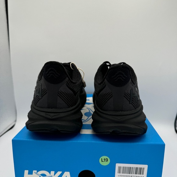 NWT Hoka Clifton 9 Women’s Running Shoes All Black Hoka one one NEW - Picture 13 of 14